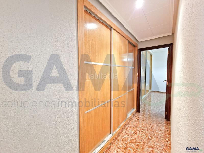 Foto f16ff72d-9e7d-486f-ad26-a1b02775b4fd. Alquiler piso alquiler de piso amplio, luminoso y a un paso de la universidad ideal para estudiantes o médicos residentes en Alzira