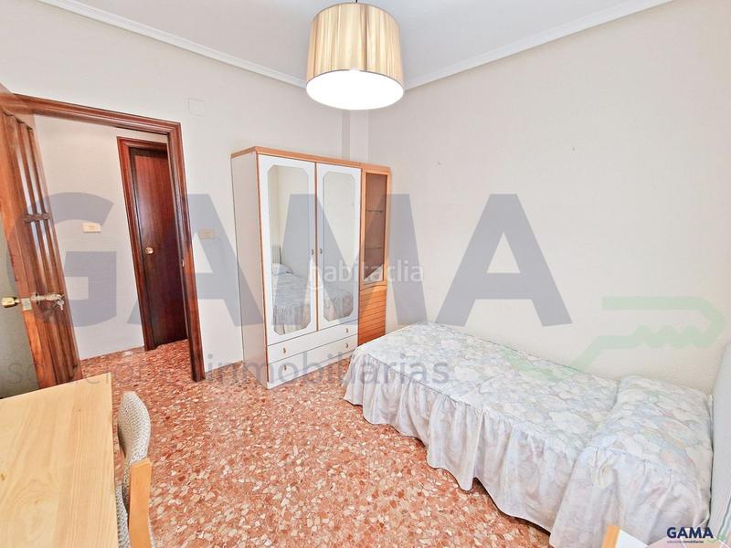 Foto ff03f8d1-55c5-45f1-bbbc-b38c4c544dd0. Alquiler piso alquiler de piso amplio, luminoso y a un paso de la universidad ideal para estudiantes o médicos residentes en Alzira