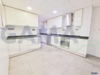 Pis a Pere Crespí. Piso con 4 habitaciones y terraza en alzira