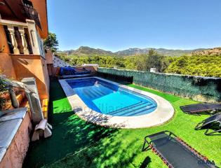 Casa a Torres Torres. Chalet independiente con piscina y jardín privado en torres torr