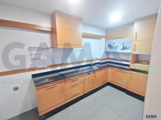 Appartement à Avenida de Abril-9 de Octubre. Piso puerto de sagunto. zona mercado.