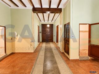 Casa in Carcaixent. Espectacular casa en venta  283 m, vigas de madera, patio, 2 ter