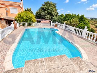 Chalet in La Vila. Chalet alzira pista de tenis