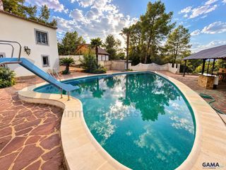 Chalet in Alberic. En alberic