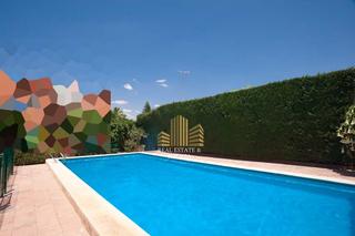 Chalet à La Paz. Chalet en venta en urbanización  las encinas, 4 dormitorios.