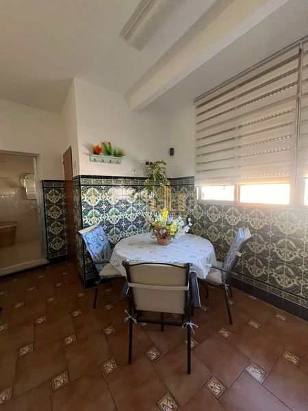Foto b7a1ab32-4b2c-465d-9c7f-6c17479990b2. Casa amb aparcament a Centro Alcalá de Guadaira