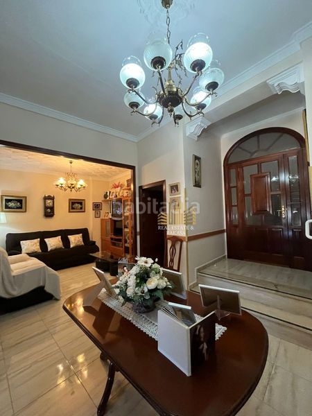 Foto bdbbda85-1ea7-4a7a-bfae-d554f005ea23. Casa amb aparcament a Centro Alcalá de Guadaira