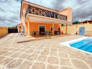 Chalet in Mairena del Alcor. Chalet en venta en mairena del alcor, 7 dormitorios.