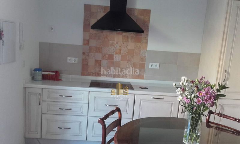 Foto 6b2c3f5a-693e-41e7-b214-ddbebd7d5065. Casa amb aparcament a Centro Alcalá de Guadaira