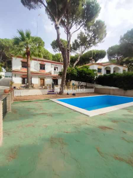 Foto 58565d1e-eacb-455a-8e4c-0cfe46d369f4. Chalet with parking in Oromana Alcalá de Guadaira