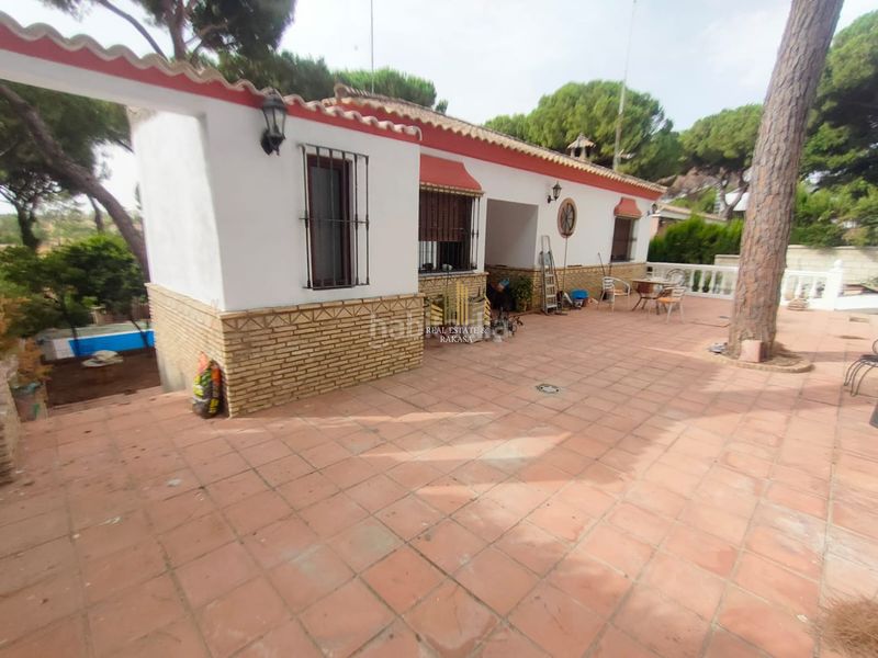 Foto bf226327-dbb1-47d5-9072-51f9433b75da. Chalet with parking in Oromana Alcalá de Guadaira