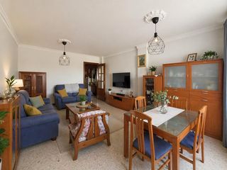 Semi detached house in Zona de la Vega. Adosado en barriada la quinta