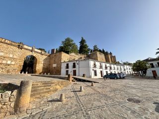 Casa adossada a Casco Histórico. Adosado con increíbles vistas!