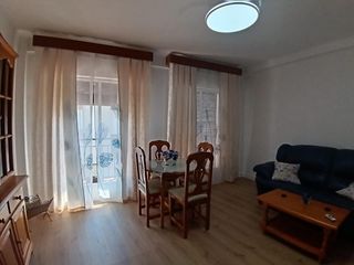 Rent Flat in Centro. Alquiler piso en la calzada