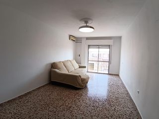 Rent Flat in Centro. Alquiler piso sin muebles