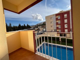 Pis a Zona de la Vega. Piso con garaje, trastero y piscina en la quinta