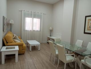 Alquiler Piso en Zona de la Vega. Piso bajo recién reformado junto a centro comercial