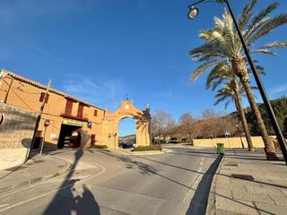 Casa a Cueva de Menga. Casa cercana a plaza de santiago ideal para familias
