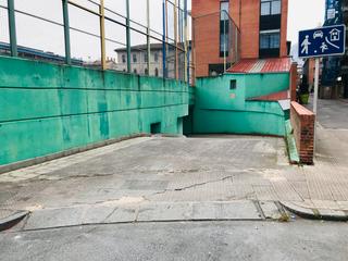 Aparcament cotxe a Montevideo etorbidea 22. Garaje cerrado planta -1 jesuitak