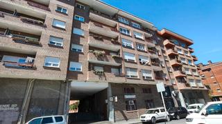 Aparcament cotxe a Durangoko plateruen plaza 9. Garaje en plateruen plaza