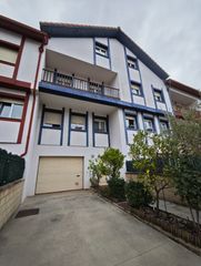Semi detached house  Haritz kalea. Adosado muy completo en haritz kalea
