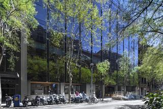Pis a LAntiga Esquerra de lEixample. Piso con balcn y ascensor en leixample