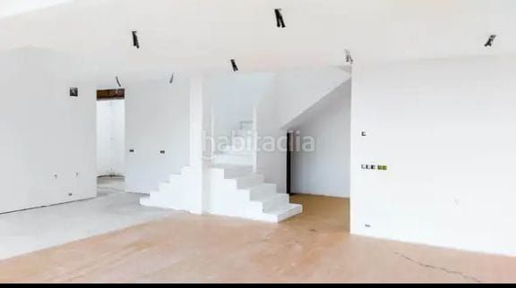 Foto a7666a4e-9b78-401c-8028-819f77185be4. Xalet amb calefacció aparcament piscina a Airesol Castellar del Vallès