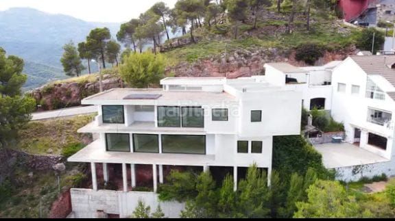 Foto fe54cb75-5958-47e9-843e-7f39d700e916. Xalet amb calefacció aparcament piscina a Airesol Castellar del Vallès