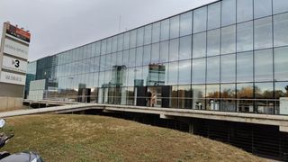 Miete Fabrikhalle in Granvia LH. Nave industrial con showroom y oficinas junto a fira de barcelon