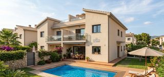 Semi detached house in Mira-sol. Chalet adosado con piscina comunitaria