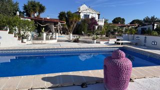 Miete Chalet in Sant Jordi D´Alfama. Espectacular masía familiar con piscina privada y gran jardín en