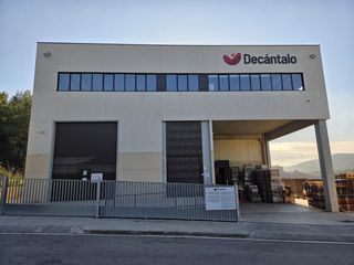 Affitto Capannone industriale in Els Avets-Can Serrafossà-Ximelis. Nave industrial de 1.540 m² con muelle de carga, patio perimetra