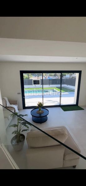 Foto c841bbff-3ae2-4aab-b662-0bf1a725ac9c. Casa amb calefacció aparcament piscina a Mira-sol Sant Cugat del Vallès