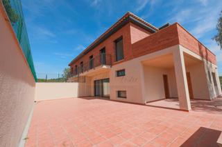Casa aparellada a Sant Muç. Casa nueva a estrenar en residencial de rubí