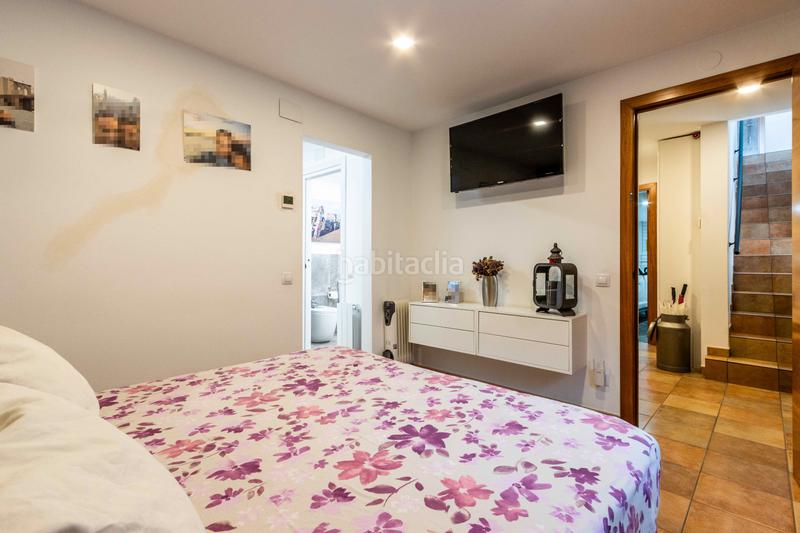 Foto 09ad2252-31df-42d5-93ed-bb51d6571b8a. Casa aparellada amb xemeneia calefacció aparcament a Castellar del Vallès