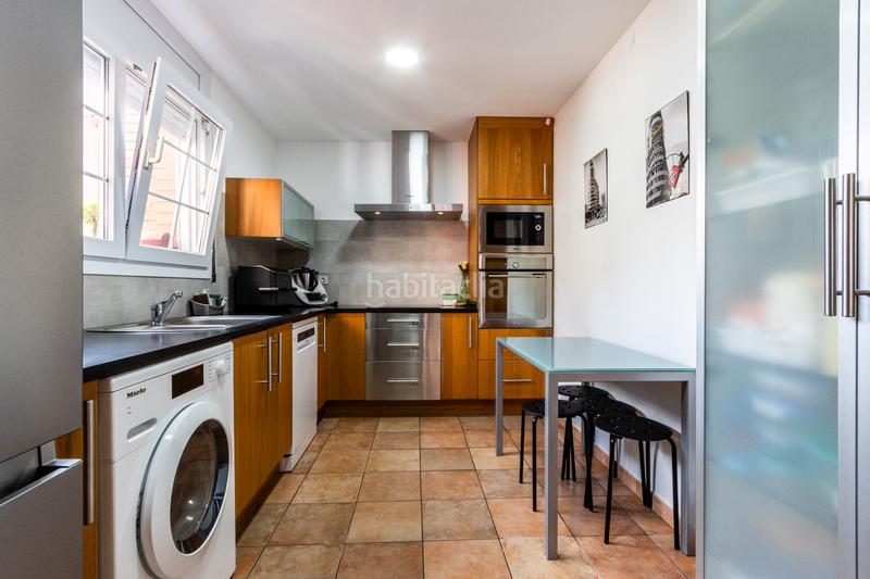 Foto 0d2104c1-71cc-4b2f-a909-52fd53ea5da1. Casa aparellada amb xemeneia calefacció aparcament a Castellar del Vallès