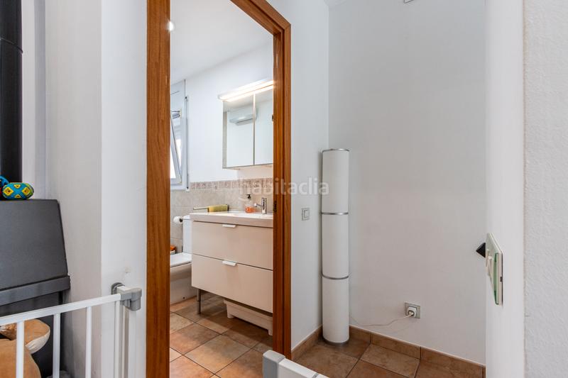 Foto 27e4b963-80b2-41e3-bbe8-e3dda5d59926. Casa aparellada amb xemeneia calefacció aparcament a Castellar del Vallès