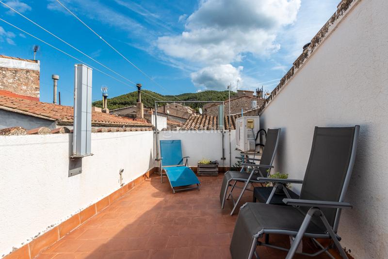 Foto 56d73492-e125-4a92-9467-caad058f239c. Casa aparellada amb xemeneia calefacció aparcament a Castellar del Vallès