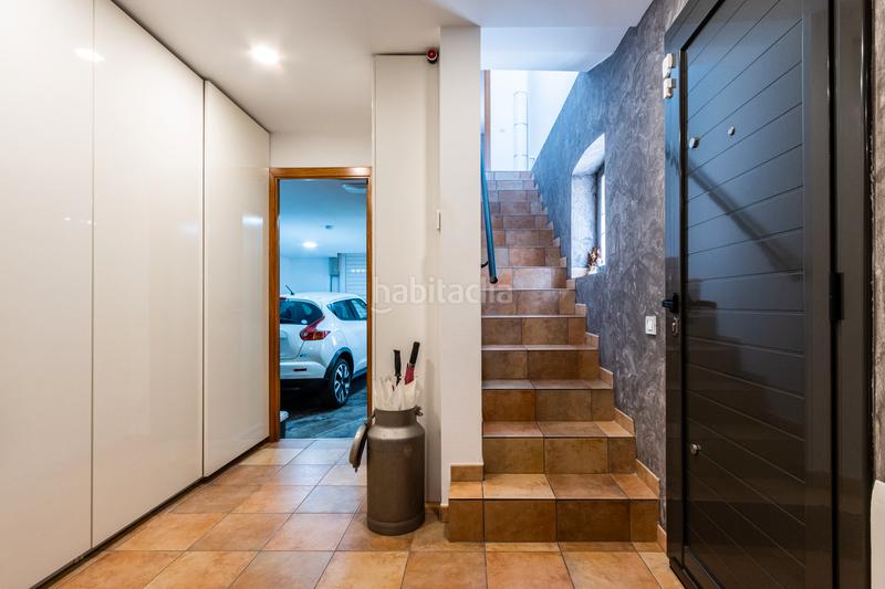 Foto 9d6358a4-b71c-4fa1-9f33-e50e4a633f52. Casa aparellada amb xemeneia calefacció aparcament a Castellar del Vallès