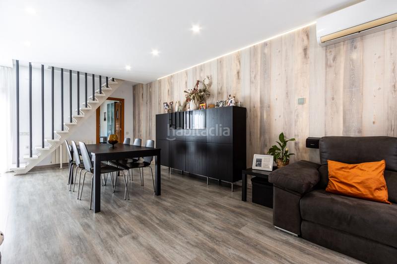 Foto c08c398d-3ce9-4593-bec9-ef72a0b603b8. Casa aparellada amb xemeneia calefacció aparcament a Castellar del Vallès