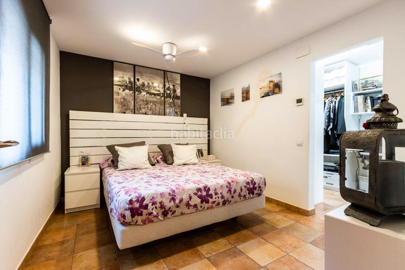 Foto d4a5f195-87f4-4995-9714-3bfb1a5f384d. Casa aparellada amb xemeneia calefacció aparcament a Castellar del Vallès
