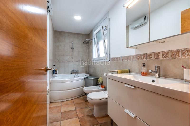 Foto e1386c91-fe76-408f-ba32-1eb2057d14a0. Casa aparellada amb xemeneia calefacció aparcament a Castellar del Vallès