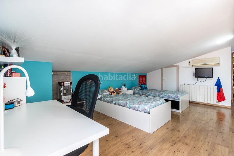 Foto e290f09e-2160-416c-9231-0d7a7a8d0198. Casa aparellada amb xemeneia calefacció aparcament a Castellar del Vallès