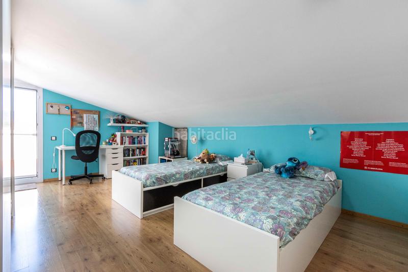 Foto e90f544f-bb0d-4f5c-88f2-308e73206a35. Casa aparellada amb xemeneia calefacció aparcament a Castellar del Vallès