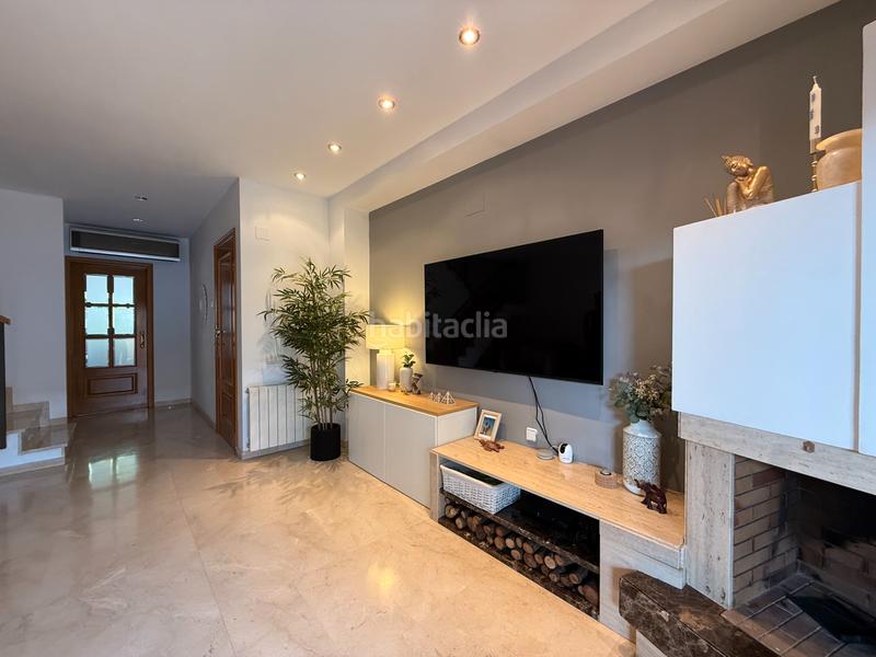 Foto 19a91948-761a-41b3-9a8c-bd1f146eb7b5. Casa adossada amb xemeneia calefacció aparcament a Sabadell