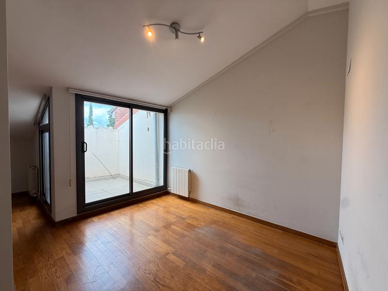 Foto 1bc0b4d6-29e9-4880-9740-b5ce9adc85d7. Casa adossada amb xemeneia calefacció aparcament a Sabadell