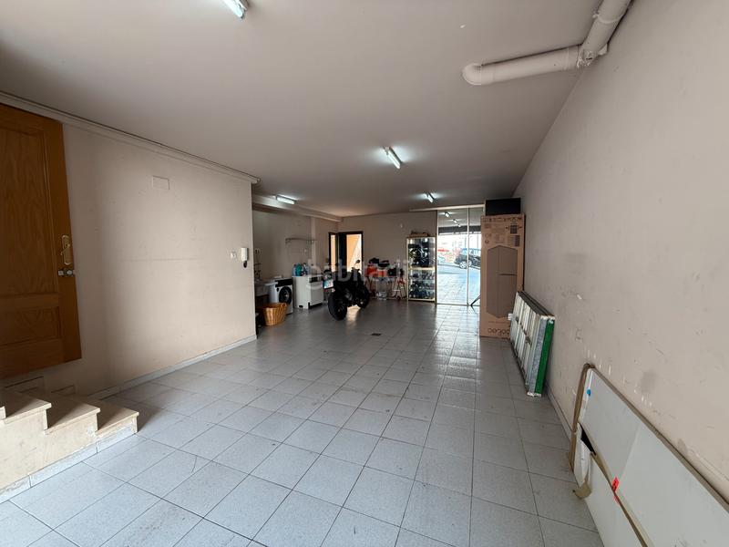 Foto 330a28a1-eb4a-4ac0-a66f-c3cb6e3b50a3. Casa adossada amb xemeneia calefacció aparcament a Sabadell