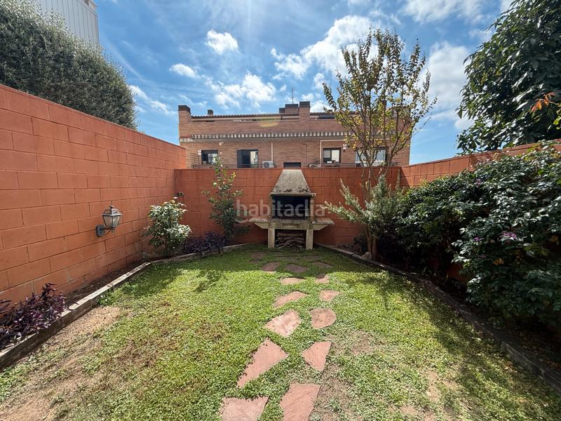 Foto a0e2751a-a5d5-4f8a-8ef3-b9d80a1b927b. Casa adossada amb xemeneia calefacció aparcament a Sabadell