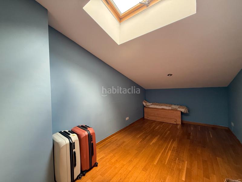 Foto b27921ad-5778-4b50-a91f-8e7e2fc1c451. Casa adossada amb xemeneia calefacció aparcament a Sabadell
