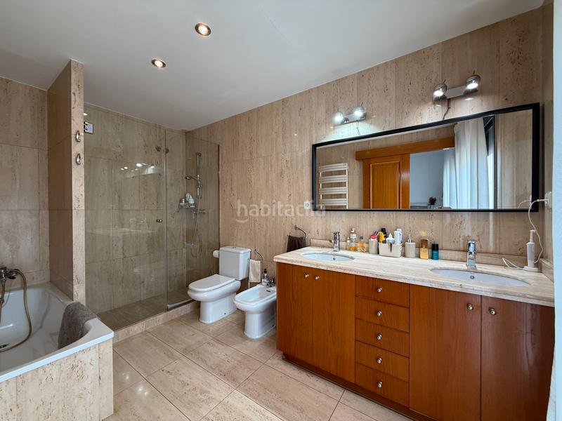 Foto 72117ad7-0983-419f-899b-08a82802738a. Maison jumelée avec cheminée chauffage parking dans Sabadell